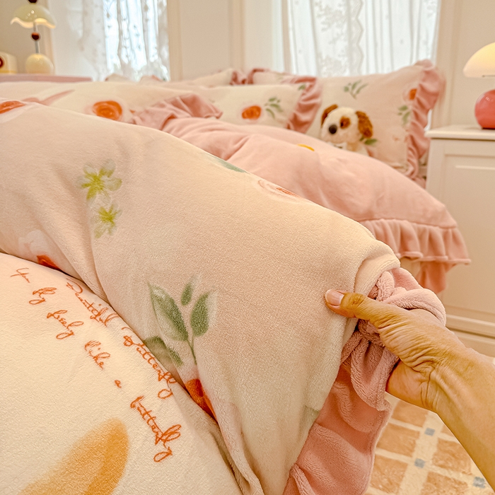 91家纺网 家纺一手货源 找家纺 归属 2025新款韩版花边牛奶绒四件套 暖蝶玫瑰