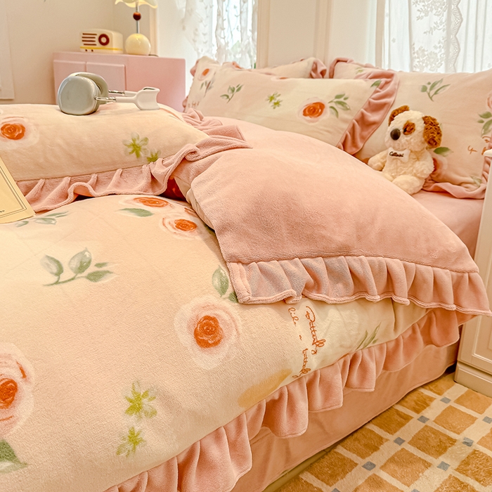 91家纺网 家纺一手货源 找家纺 归属 2025新款韩版花边牛奶绒四件套 暖蝶玫瑰