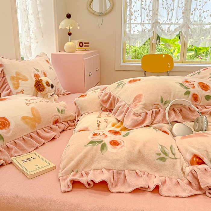 91家纺网 家纺一手货源 找家纺 归属 2025新款韩版花边牛奶绒四件套 暖蝶玫瑰