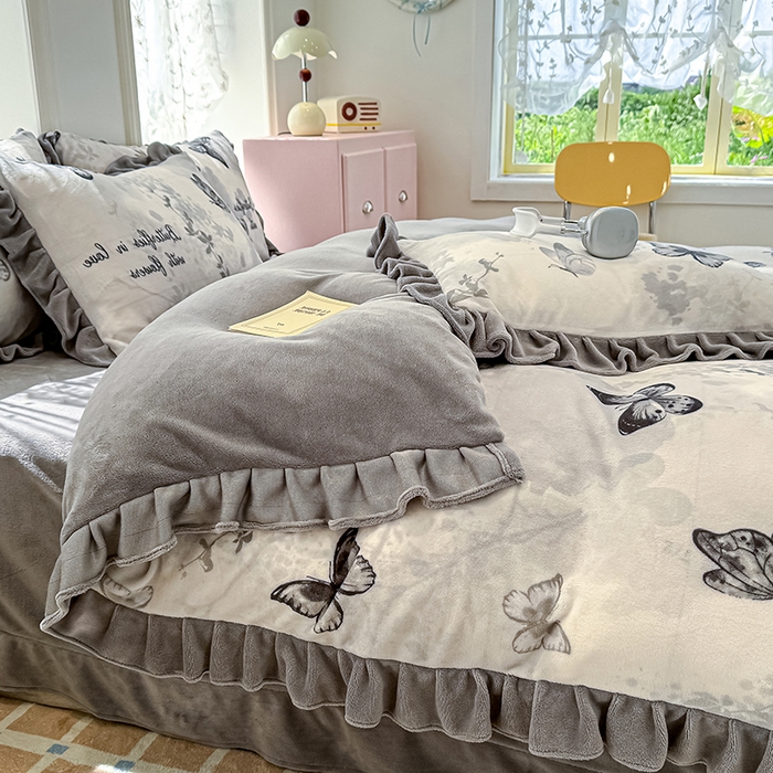 91家纺网 家纺一手货源 找家纺 归属 2025新款韩版花边牛奶绒四件套 水墨蝴蝶