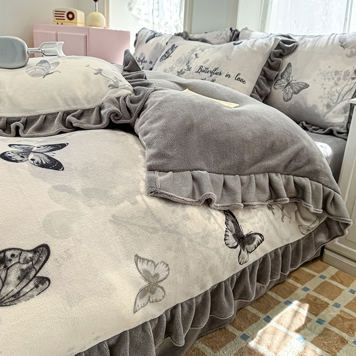 91家纺网 家纺一手货源 找家纺 归属 2025新款韩版花边牛奶绒四件套 水墨蝴蝶