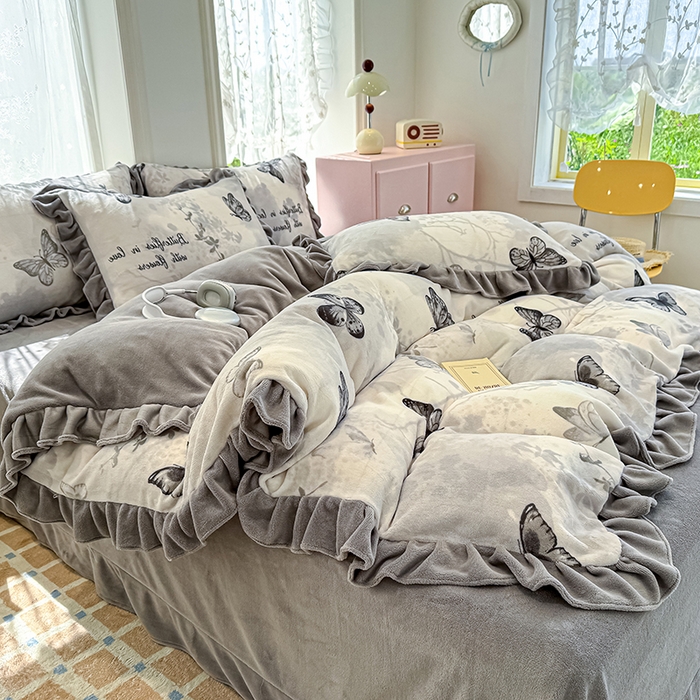 91家纺网 家纺一手货源 找家纺 归属 2025新款韩版花边牛奶绒四件套 水墨蝴蝶