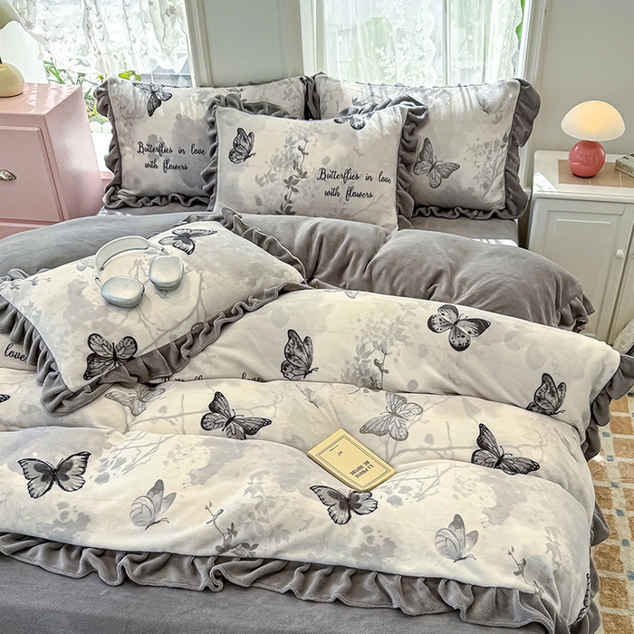 91家纺网 家纺一手货源 找家纺 归属 2025新款韩版花边牛奶绒四件套 水墨蝴蝶