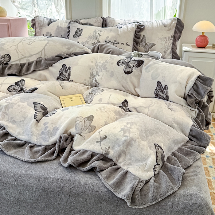 91家纺网 家纺一手货源 找家纺 归属 2025新款韩版花边牛奶绒四件套 水墨蝴蝶