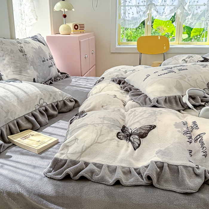 91家纺网 家纺一手货源 找家纺 归属 2025新款韩版花边牛奶绒四件套 水墨蝴蝶