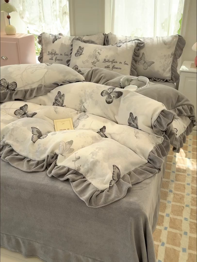 91家纺网 家纺一手货源 找家纺 归属 2025新款韩版花边牛奶绒四件套 水墨蝴蝶
