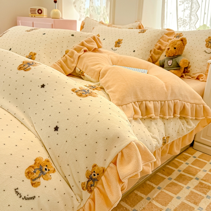 91家纺网 家纺一手货源 找家纺 归属 2025新款韩版花边牛奶绒四件套 星空小熊