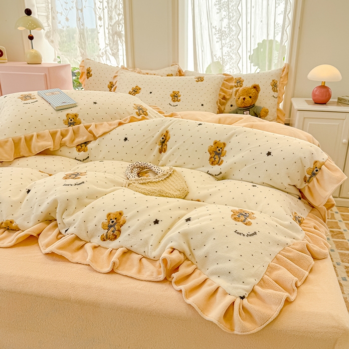 91家纺网 家纺一手货源 找家纺 归属 2025新款韩版花边牛奶绒四件套 星空小熊