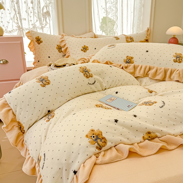 91家纺网 家纺一手货源 找家纺 归属 2025新款韩版花边牛奶绒四件套 星空小熊