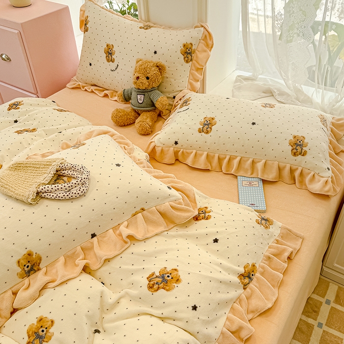 91家纺网 家纺一手货源 找家纺 归属 2025新款韩版花边牛奶绒四件套 星空小熊