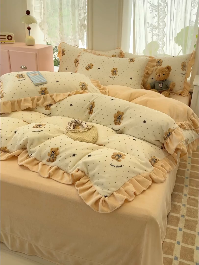 91家纺网 家纺一手货源 找家纺 归属 2025新款韩版花边牛奶绒四件套 星空小熊