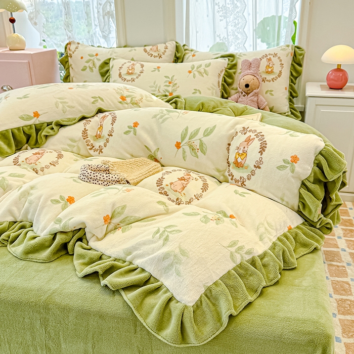 91家纺网 家纺一手货源 找家纺 归属 2025新款韩版花边牛奶绒四件套 叶伴萌兔