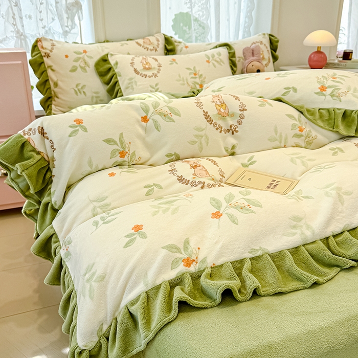 91家纺网 家纺一手货源 找家纺 归属 2025新款韩版花边牛奶绒四件套 叶伴萌兔