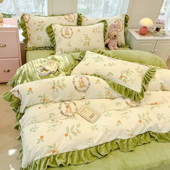 91家纺网 家纺一手货源 找家纺 归属 2025新款韩版花边牛奶绒四件套 叶伴萌兔