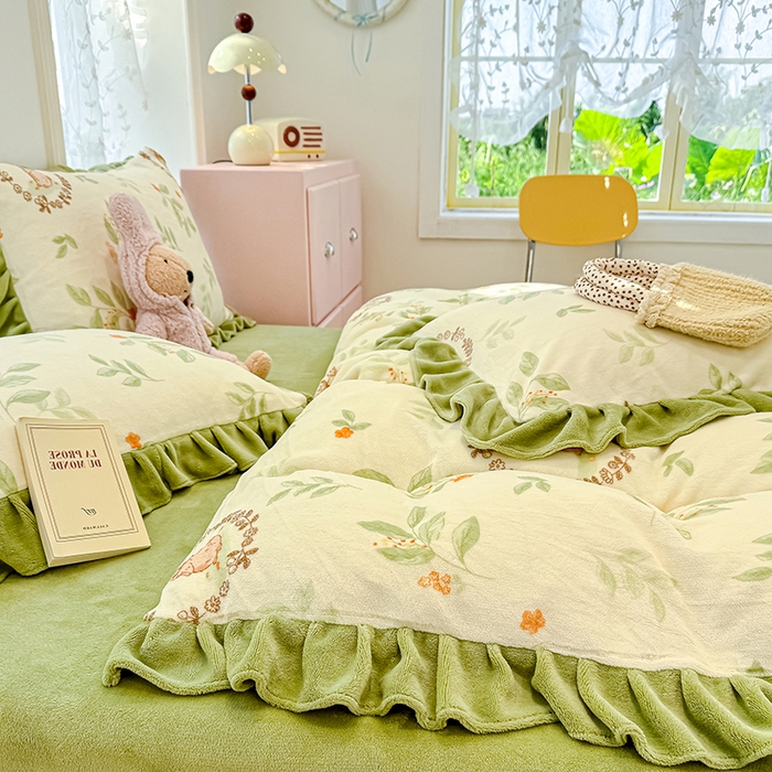 91家纺网 家纺一手货源 找家纺 归属 2025新款韩版花边牛奶绒四件套 叶伴萌兔