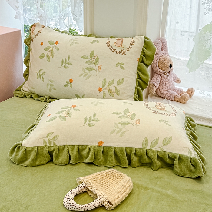 91家纺网 家纺一手货源 找家纺 归属 2025新款韩版花边牛奶绒四件套 叶伴萌兔