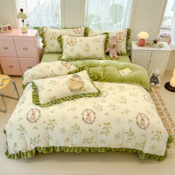 91家纺网 家纺一手货源 找家纺 归属 2025新款韩版花边牛奶绒四件套 叶伴萌兔