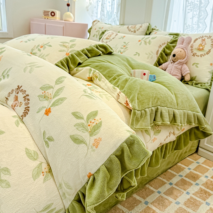 91家纺网 家纺一手货源 找家纺 归属 2025新款韩版花边牛奶绒四件套 叶伴萌兔