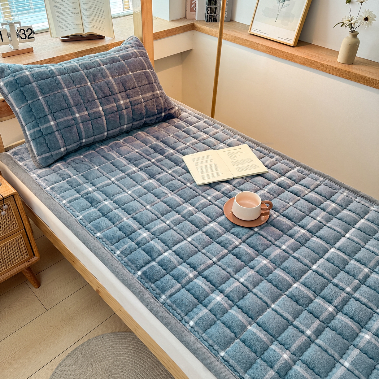 91家纺网 家纺一手货源 找家纺 喜居 【加厚200g夹棉】2025新款无印风良品牛奶绒床垫床褥子 良品-海蓝格