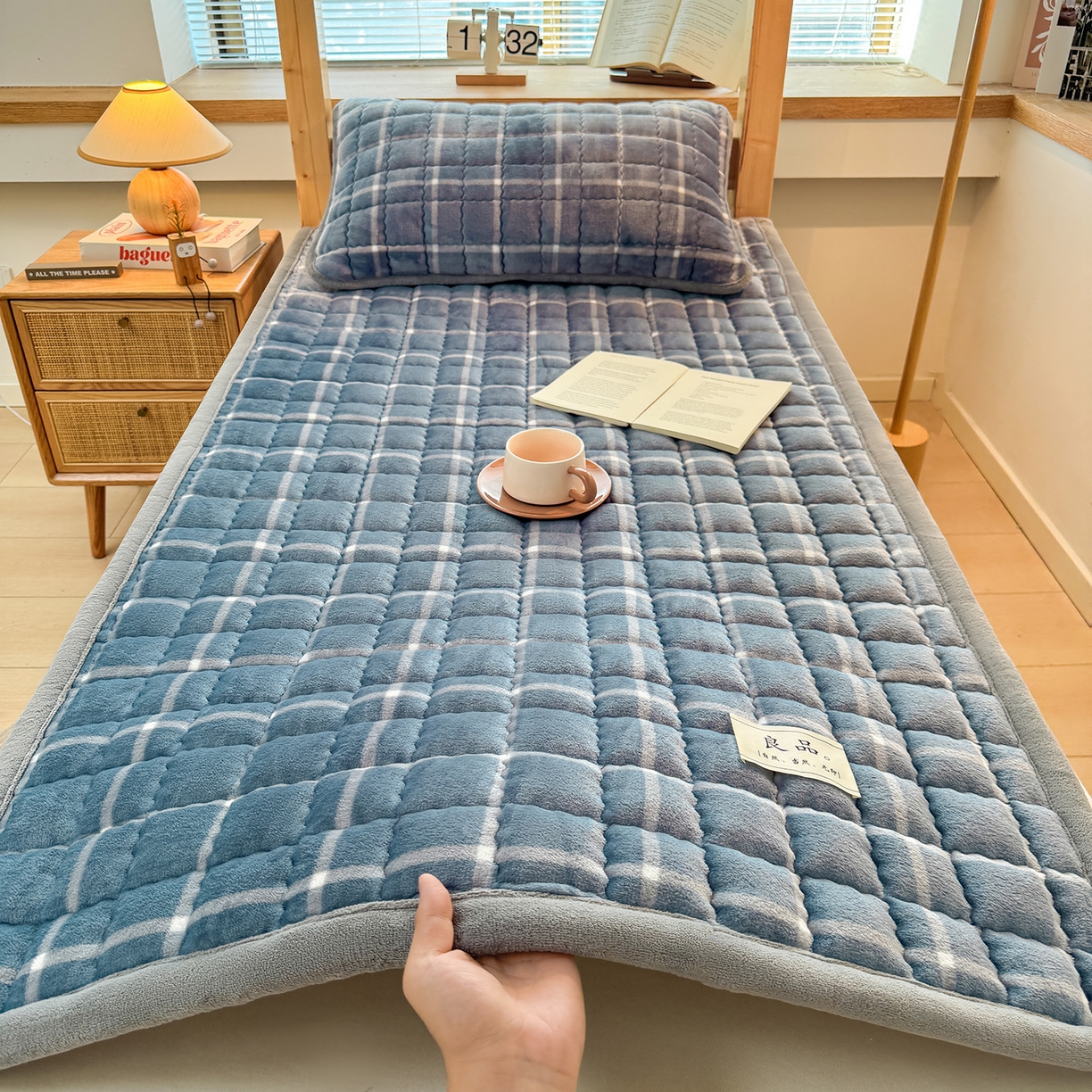 91家纺网 家纺一手货源 找家纺 喜居 【加厚200g夹棉】2025新款无印风良品牛奶绒床垫床褥子 良品-海蓝格