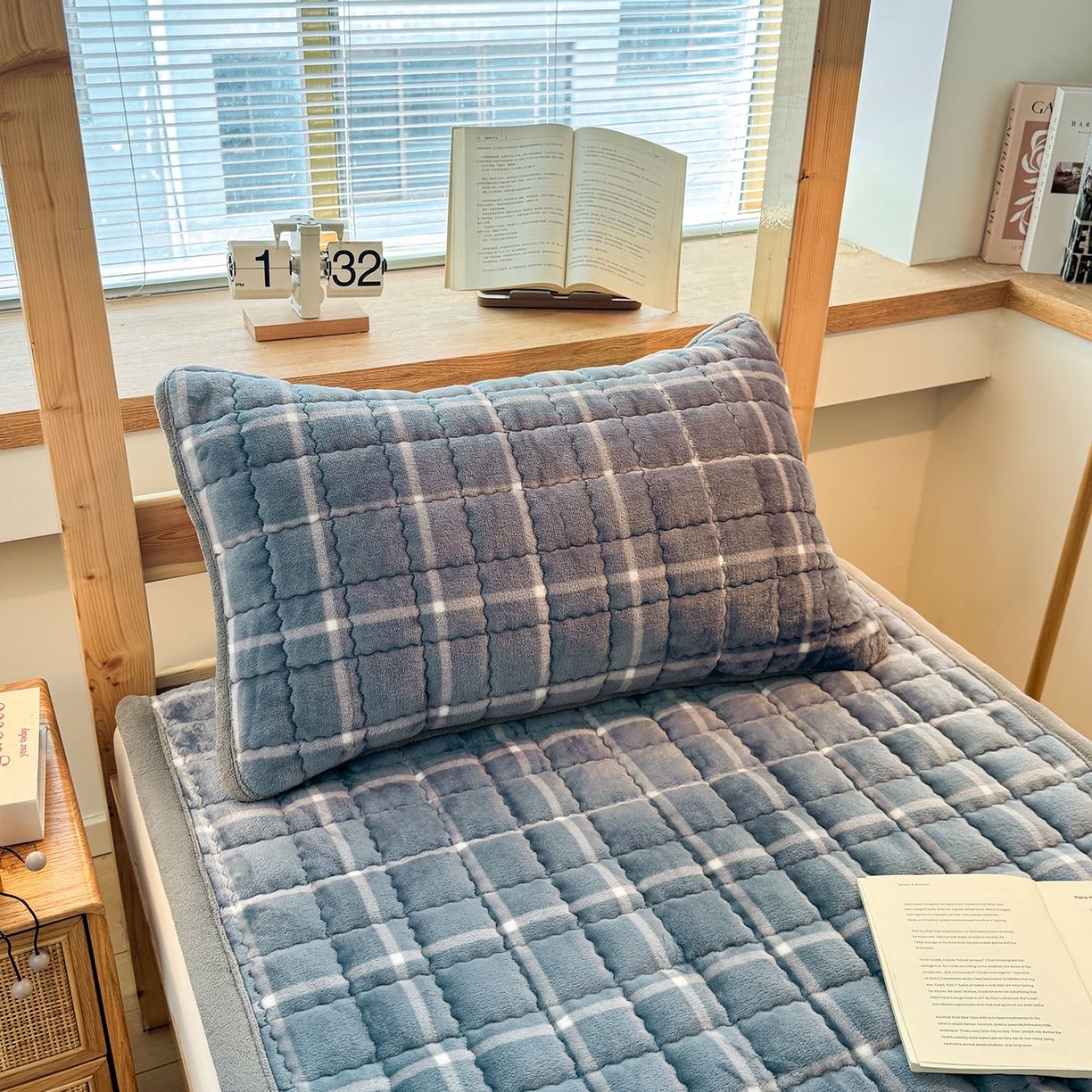 91家纺网 家纺一手货源 找家纺 喜居 【加厚200g夹棉】2025新款无印风良品牛奶绒床垫床褥子 良品-海蓝格