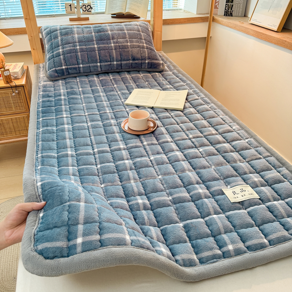 91家纺网 家纺一手货源 找家纺 喜居 【加厚200g夹棉】2025新款无印风良品牛奶绒床垫床褥子 良品-海蓝格
