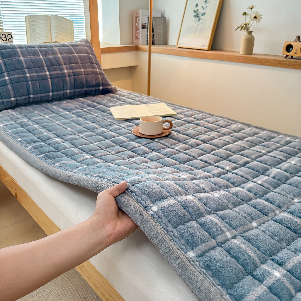 91家纺网 家纺一手货源 找家纺 喜居 【加厚200g夹棉】2025新款无印风良品牛奶绒床垫床褥子 良品-海蓝格