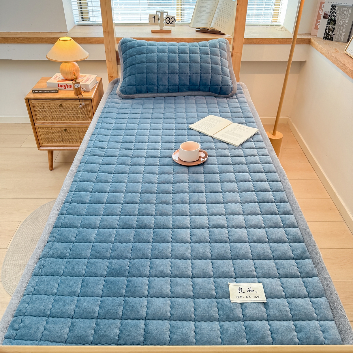 91家纺网 家纺一手货源 找家纺 喜居 【加厚200g夹棉】2025新款无印风良品牛奶绒床垫床褥子 良品-海茵蓝
