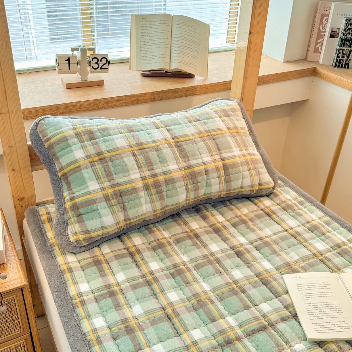 91家纺网 家纺一手货源 找家纺 喜居 【加厚200g夹棉】2025新款无印风良品牛奶绒床垫床褥子 良品-简兮绿