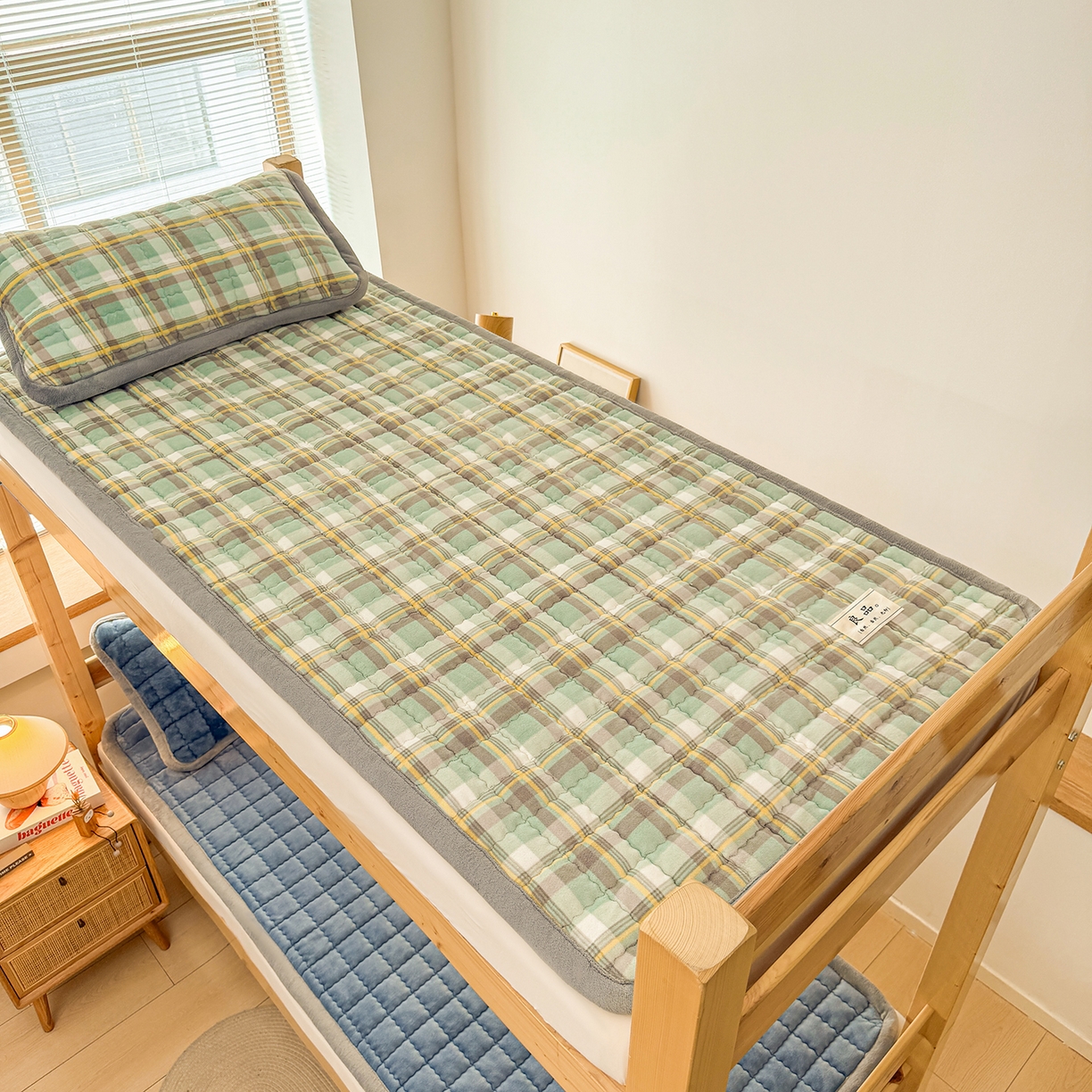 91家纺网 家纺一手货源 找家纺 喜居 【加厚200g夹棉】2025新款无印风良品牛奶绒床垫床褥子 良品-简兮绿