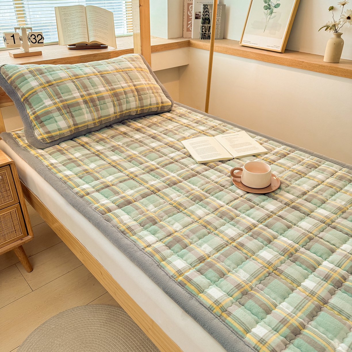 91家纺网 家纺一手货源 找家纺 喜居 【加厚200g夹棉】2025新款无印风良品牛奶绒床垫床褥子 良品-简兮绿