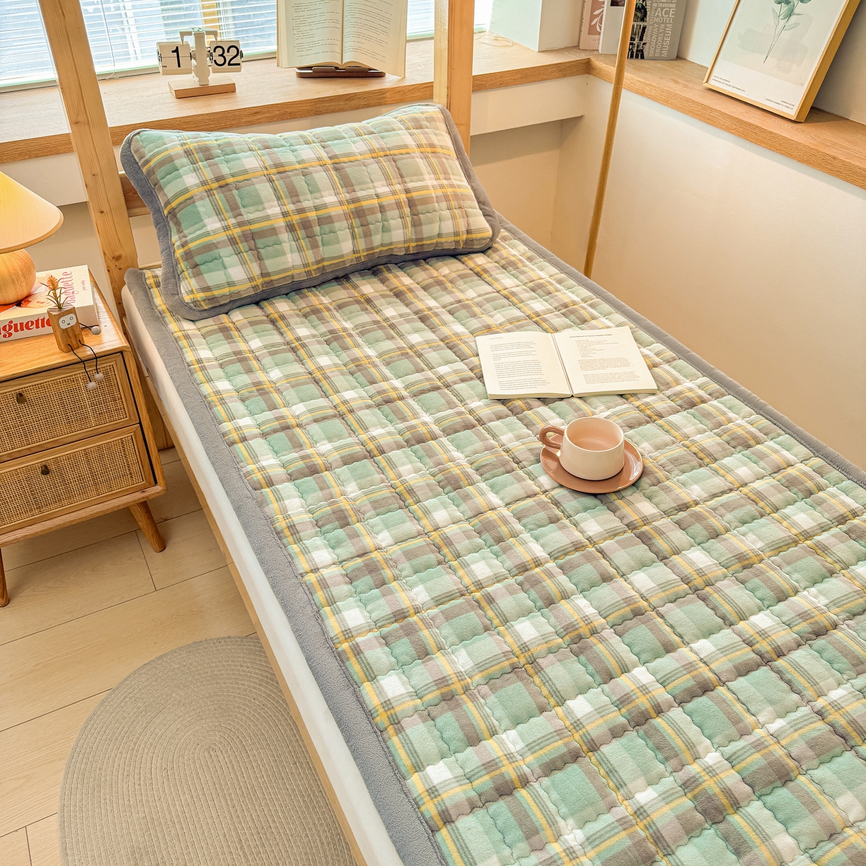 91家纺网 家纺一手货源 找家纺 喜居 【加厚200g夹棉】2025新款无印风良品牛奶绒床垫床褥子 良品-简兮绿