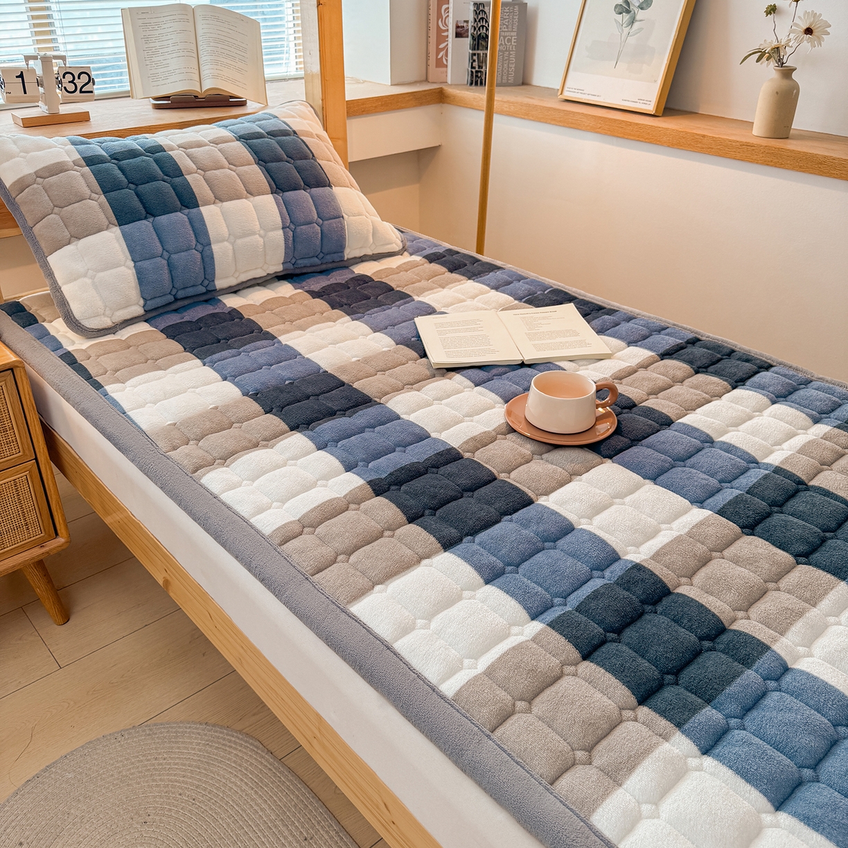 91家纺网 家纺一手货源 找家纺 喜居 【加厚200g夹棉】2025新款无印风良品牛奶绒床垫床褥子 良品-蓝咖格