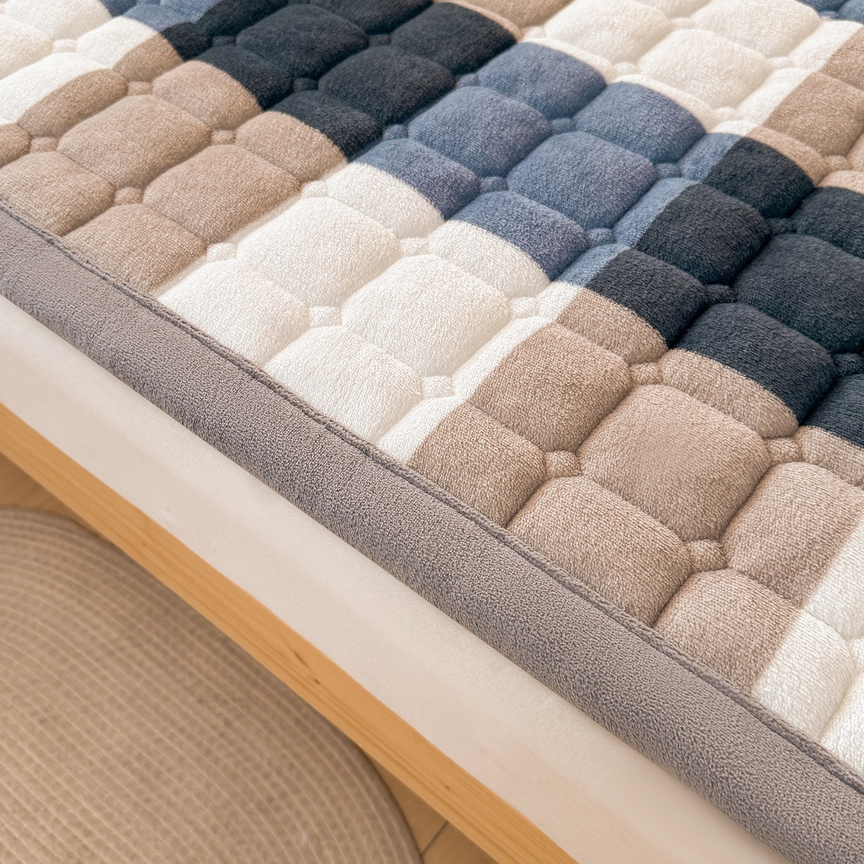 91家纺网 家纺一手货源 找家纺 喜居 【加厚200g夹棉】2025新款无印风良品牛奶绒床垫床褥子 良品-蓝咖格