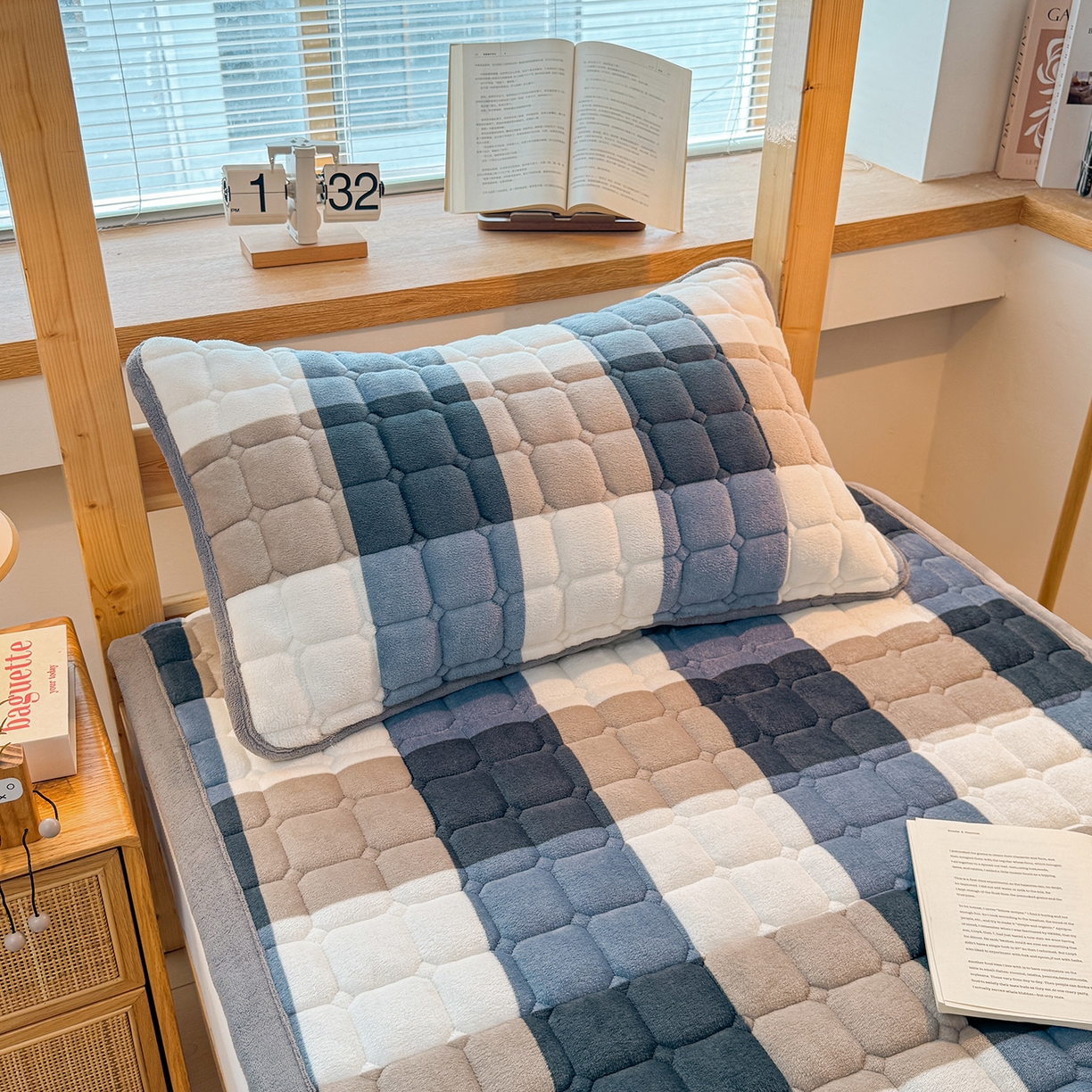 91家纺网 家纺一手货源 找家纺 喜居 【加厚200g夹棉】2025新款无印风良品牛奶绒床垫床褥子 良品-蓝咖格