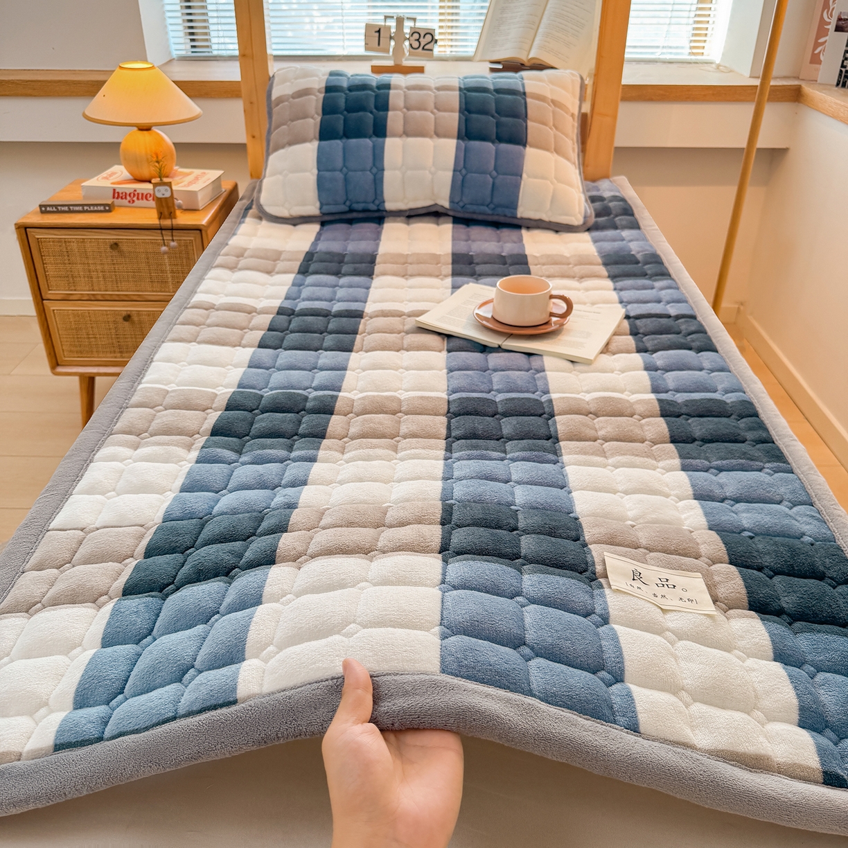 91家纺网 家纺一手货源 找家纺 喜居 【加厚200g夹棉】2025新款无印风良品牛奶绒床垫床褥子 良品-蓝咖格