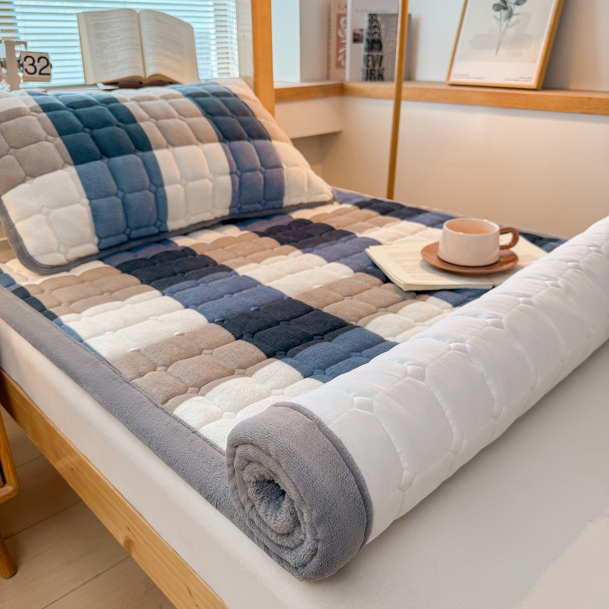 91家纺网 家纺一手货源 找家纺 喜居 【加厚200g夹棉】2025新款无印风良品牛奶绒床垫床褥子 良品-蓝咖格