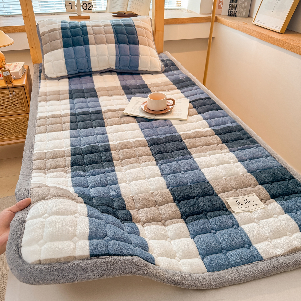 91家纺网 家纺一手货源 找家纺 喜居 【加厚200g夹棉】2025新款无印风良品牛奶绒床垫床褥子 良品-蓝咖格