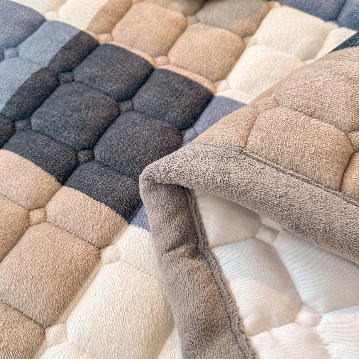 91家纺网 家纺一手货源 找家纺 喜居 【加厚200g夹棉】2025新款无印风良品牛奶绒床垫床褥子 良品-蓝咖格