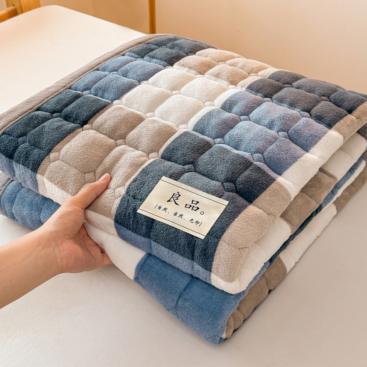 91家纺网 家纺一手货源 找家纺 喜居 【加厚200g夹棉】2025新款无印风良品牛奶绒床垫床褥子 良品-蓝咖格