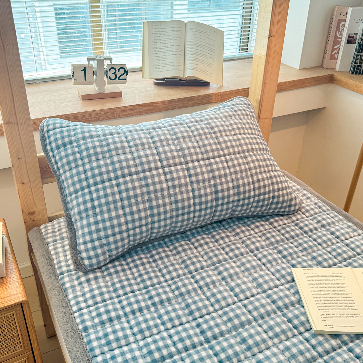 91家纺网 家纺一手货源 找家纺 喜居 【加厚200g夹棉】2025新款无印风良品牛奶绒床垫床褥子 良品-蓝小格