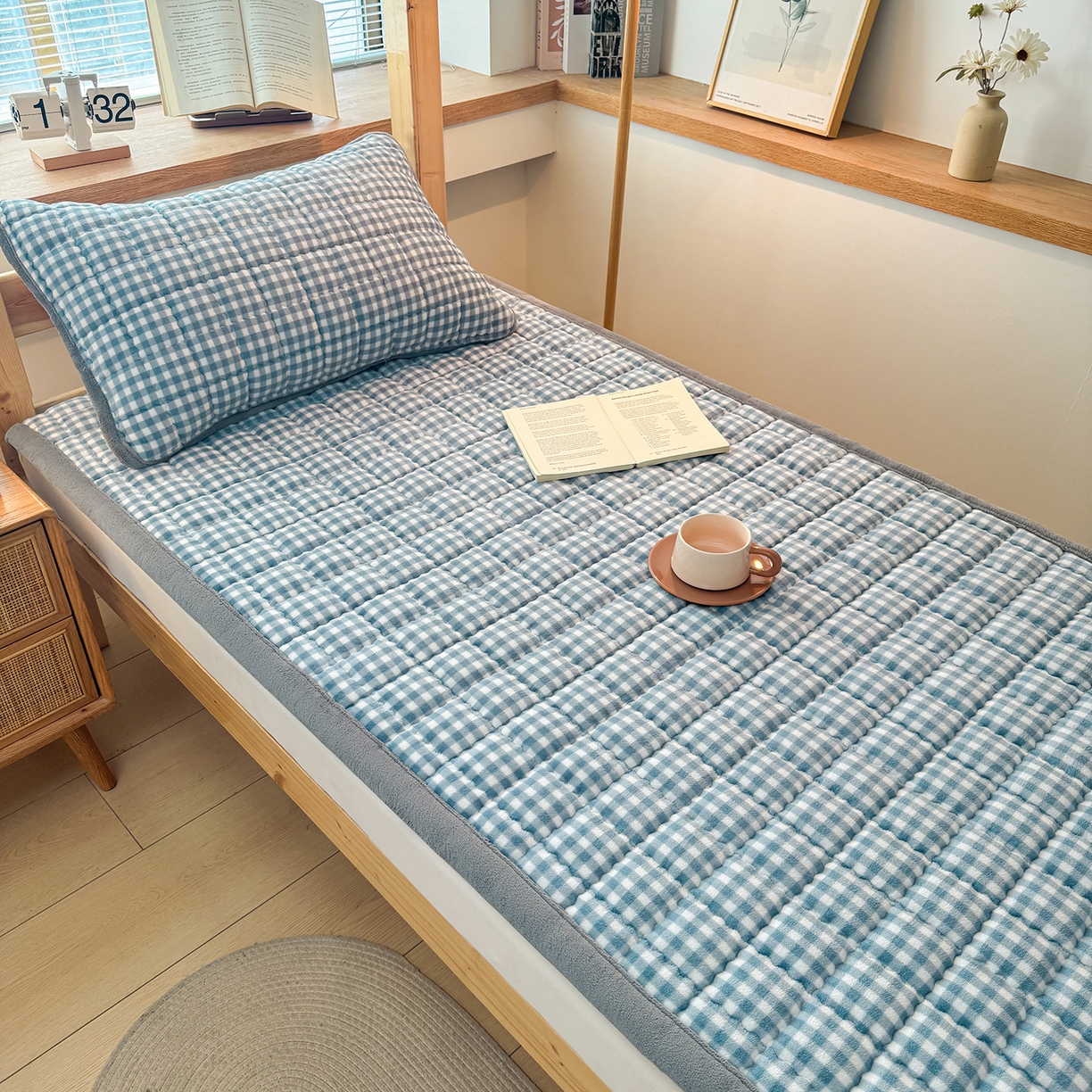 91家纺网 家纺一手货源 找家纺 喜居 【加厚200g夹棉】2025新款无印风良品牛奶绒床垫床褥子 良品-蓝小格