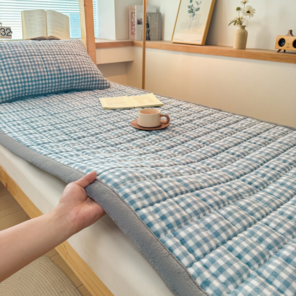 91家纺网 家纺一手货源 找家纺 喜居 【加厚200g夹棉】2025新款无印风良品牛奶绒床垫床褥子 良品-蓝小格