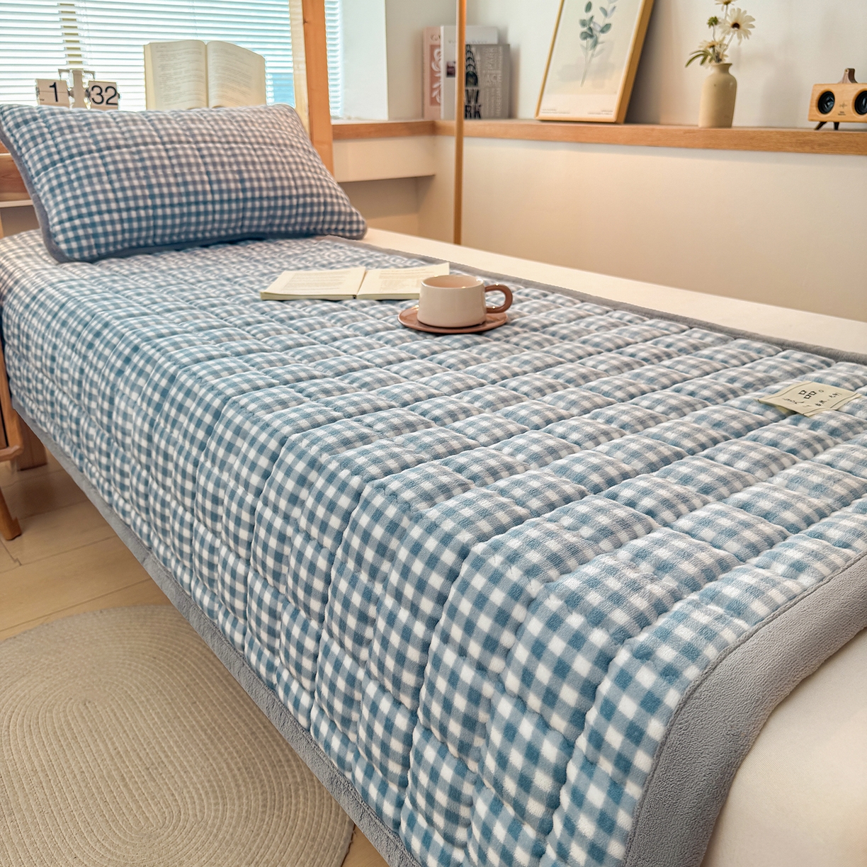 91家纺网 家纺一手货源 找家纺 喜居 【加厚200g夹棉】2025新款无印风良品牛奶绒床垫床褥子 良品-蓝小格