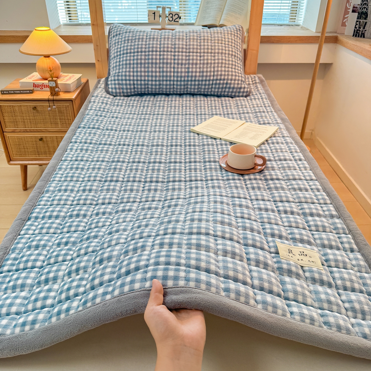 91家纺网 家纺一手货源 找家纺 喜居 【加厚200g夹棉】2025新款无印风良品牛奶绒床垫床褥子 良品-蓝小格