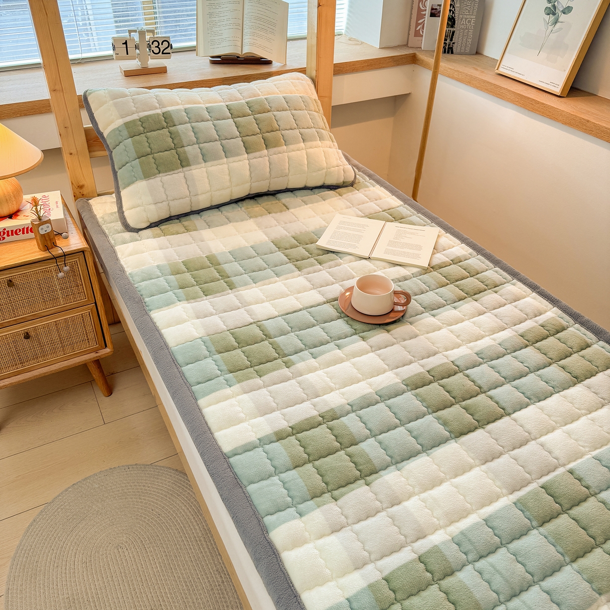 91家纺网 家纺一手货源 找家纺 喜居 【加厚200g夹棉】2025新款无印风良品牛奶绒床垫床褥子 良品-绿大格