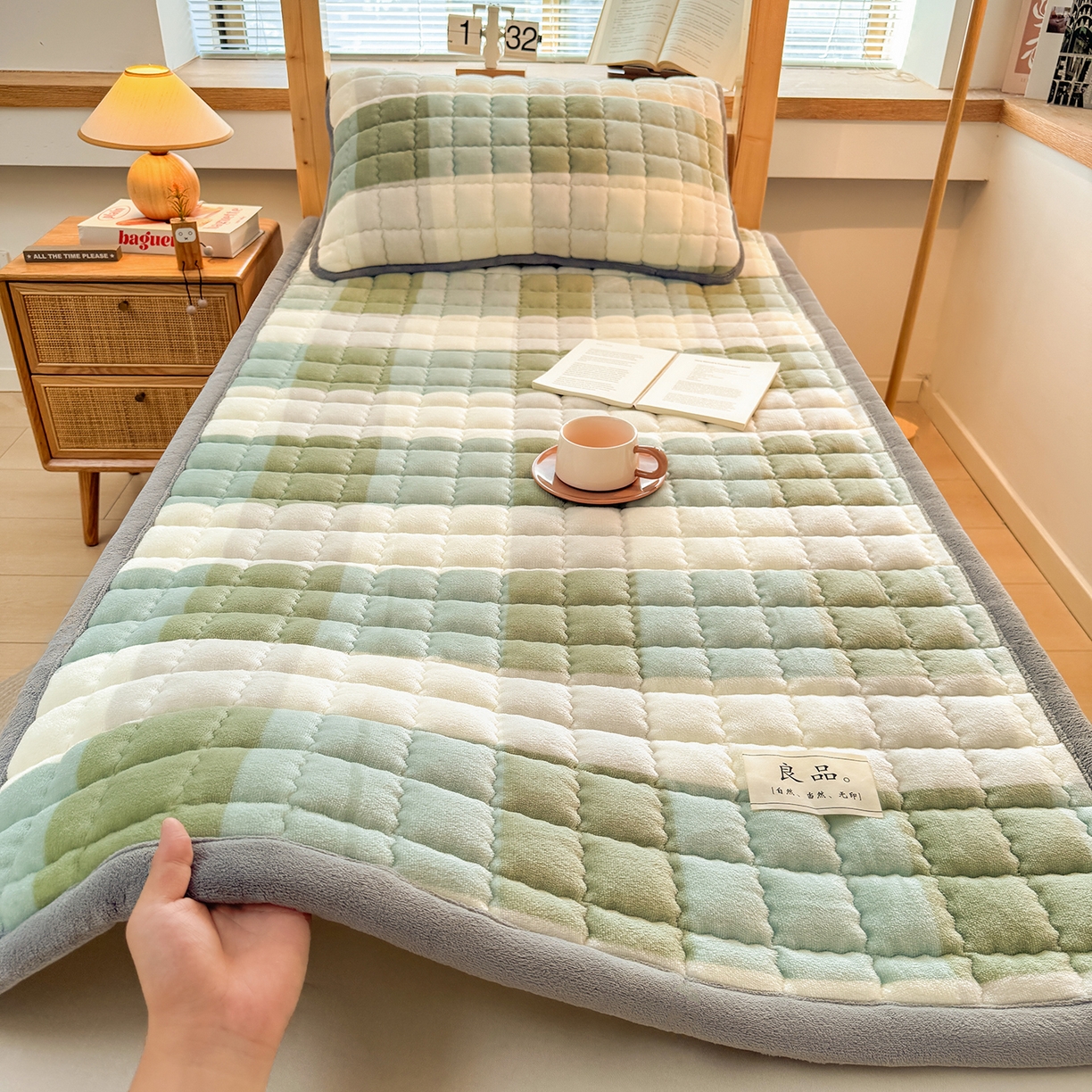91家纺网 家纺一手货源 找家纺 喜居 【加厚200g夹棉】2025新款无印风良品牛奶绒床垫床褥子 良品-绿大格