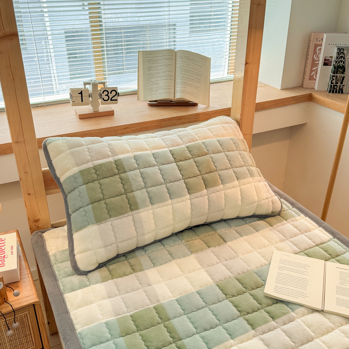 91家纺网 家纺一手货源 找家纺 喜居 【加厚200g夹棉】2025新款无印风良品牛奶绒床垫床褥子 良品-绿大格