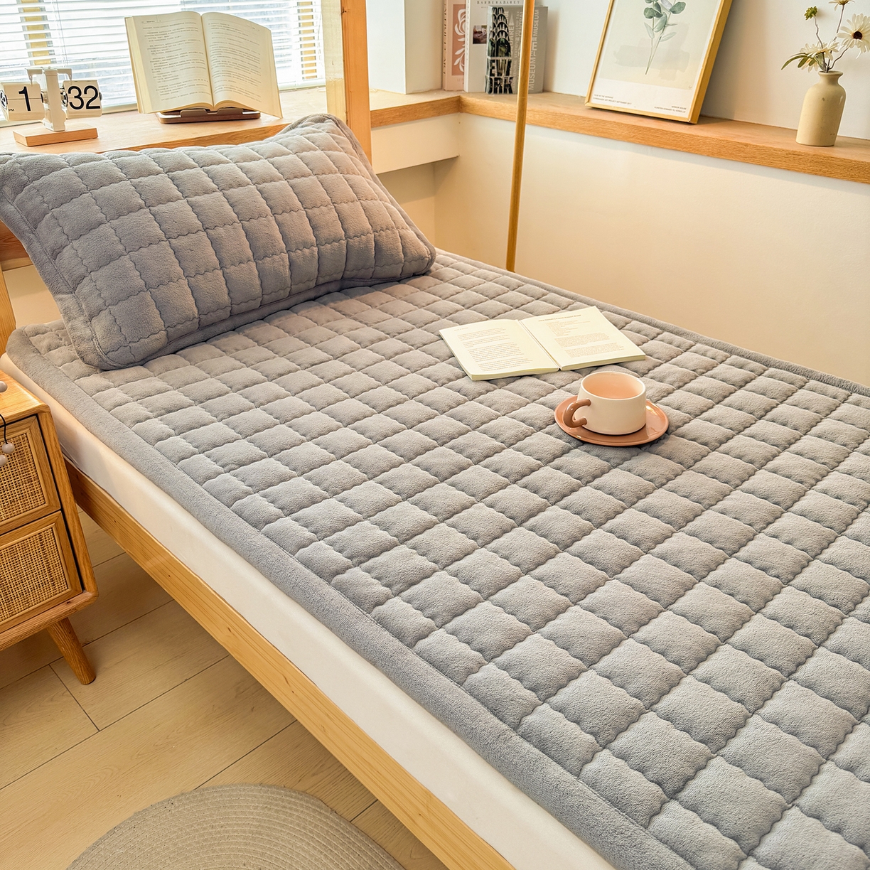 91家纺网 家纺一手货源 找家纺 喜居 【加厚200g夹棉】2025新款无印风良品牛奶绒床垫床褥子 良品-暖阳灰