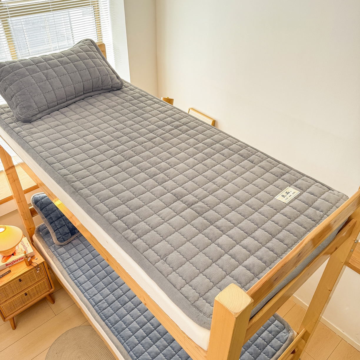 91家纺网 家纺一手货源 找家纺 喜居 【加厚200g夹棉】2025新款无印风良品牛奶绒床垫床褥子 良品-暖阳灰